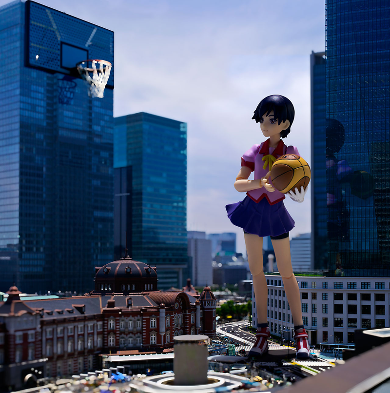 Illustration for article titled The Clever Optical Illusions and Camera Tricks of Figure Photography